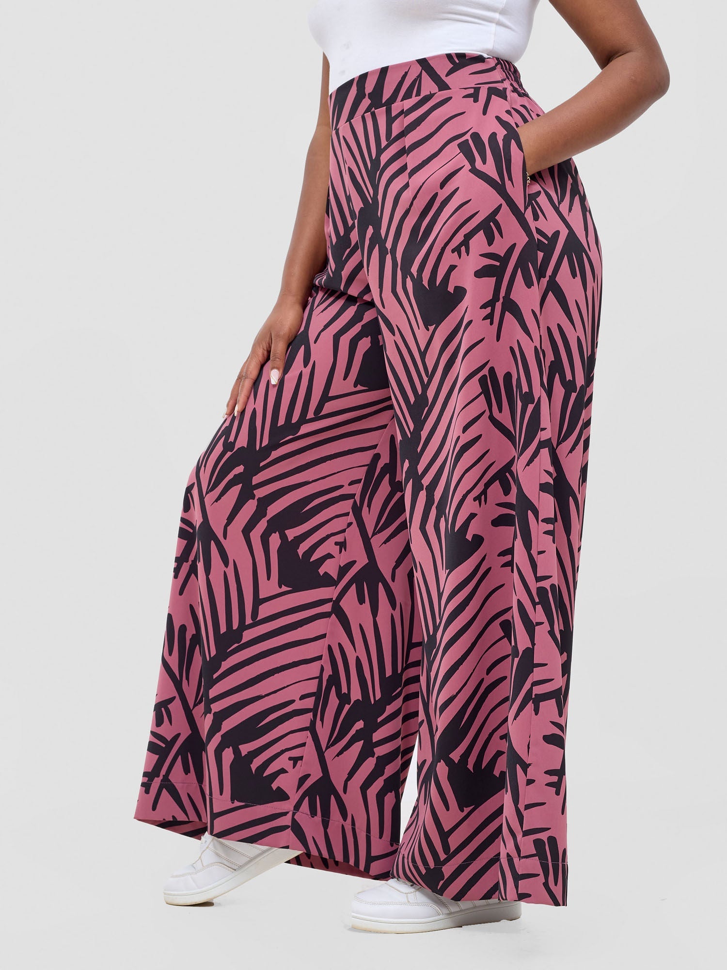 Vivo Ayla Crepe Pants - Dusty Pink / Black Lala Print