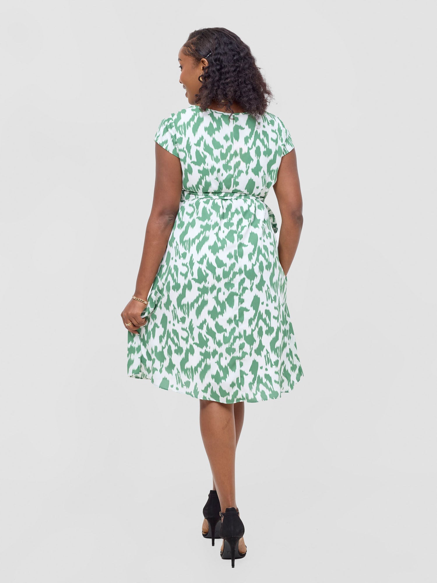 Vivo Basic Cap Sleeve Tent Knee Length Dress - Green / White Oken Print