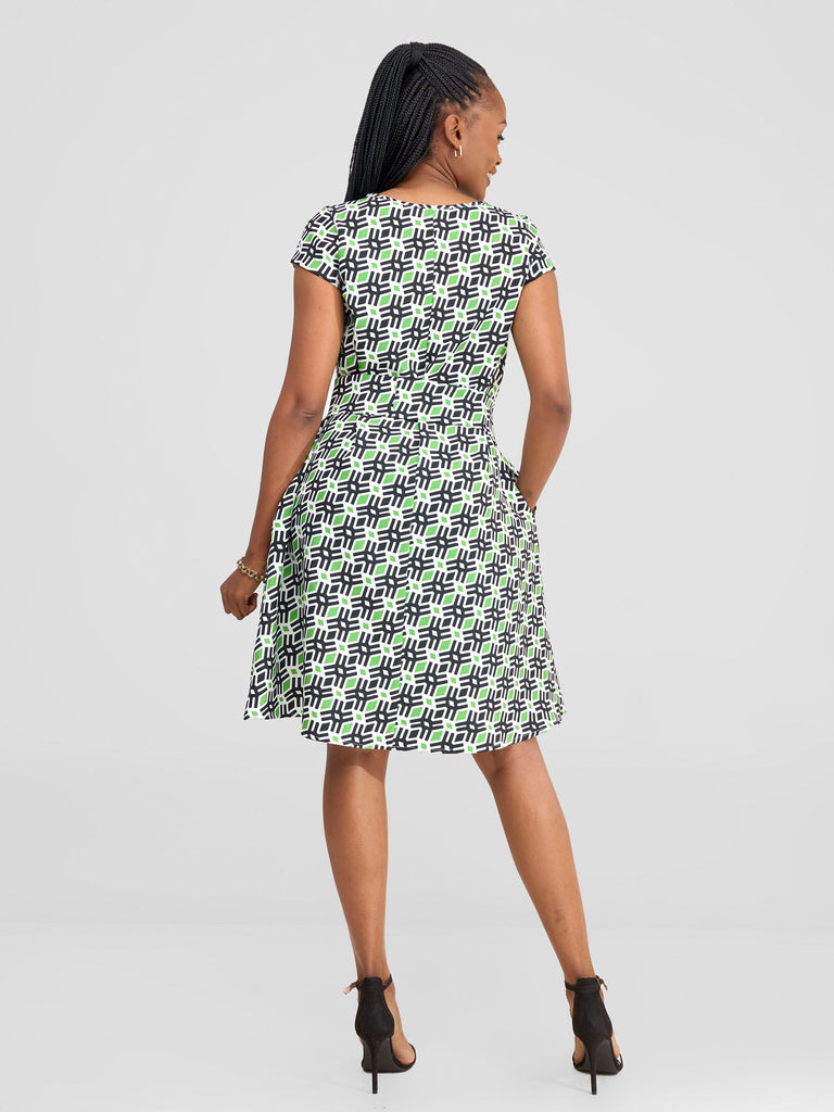 Vivo Pendo Cap Sleeve Tent Knee Length Dress - Black / Green Tarime Print