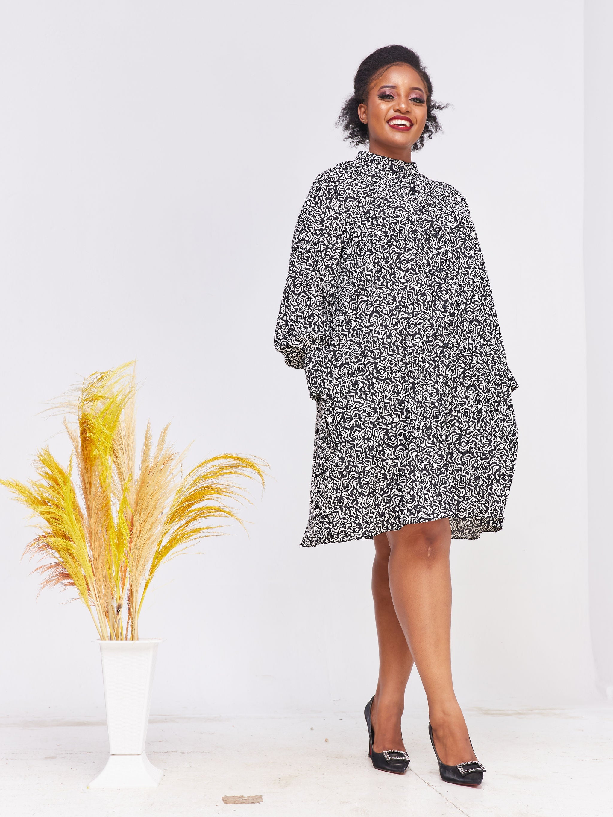 Vivo Jasiri Tent Shirt Dress - Black / Cream Abstract Print