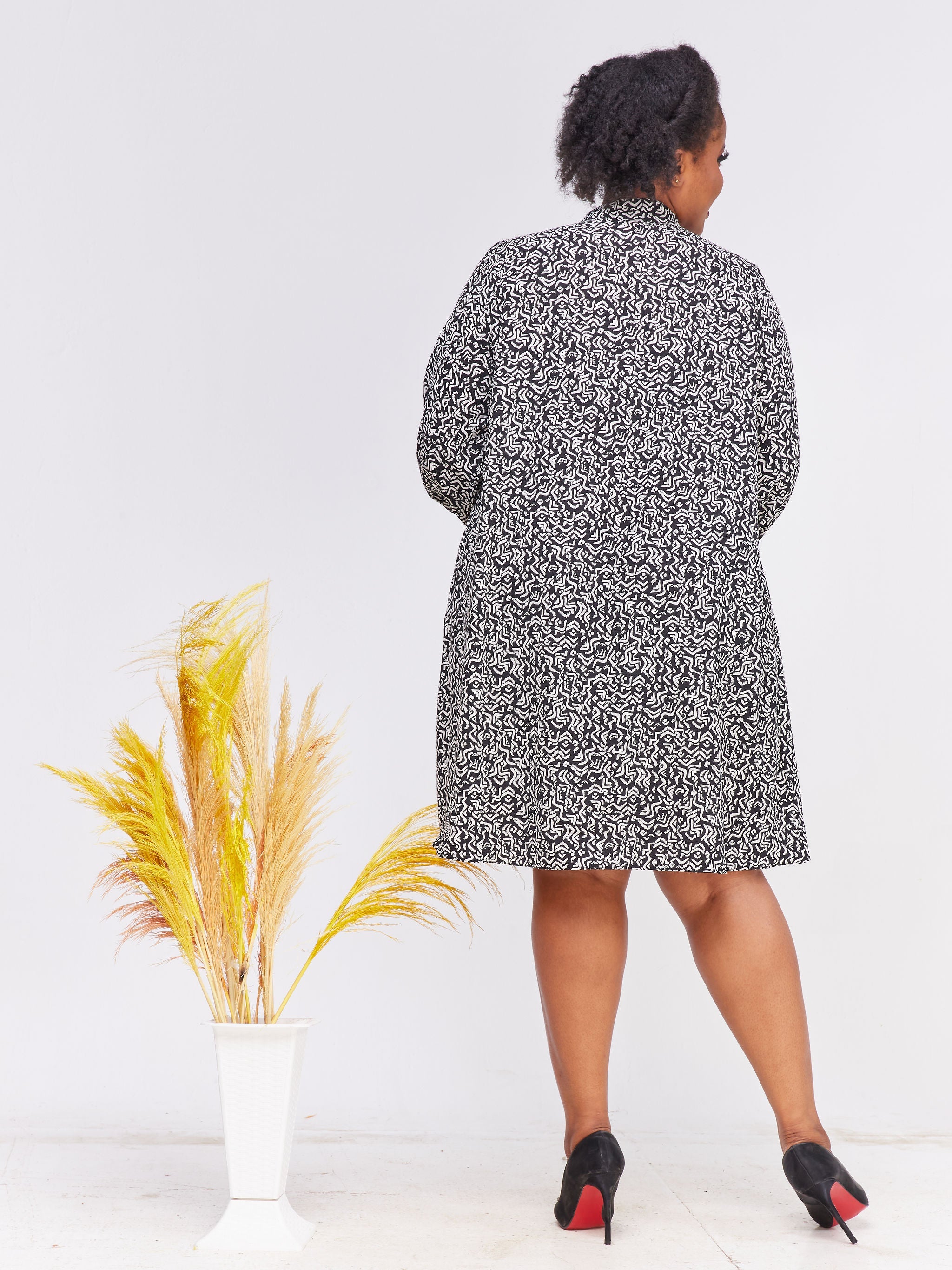 Vivo Jasiri Tent Shirt Dress - Black / Cream Abstract Print