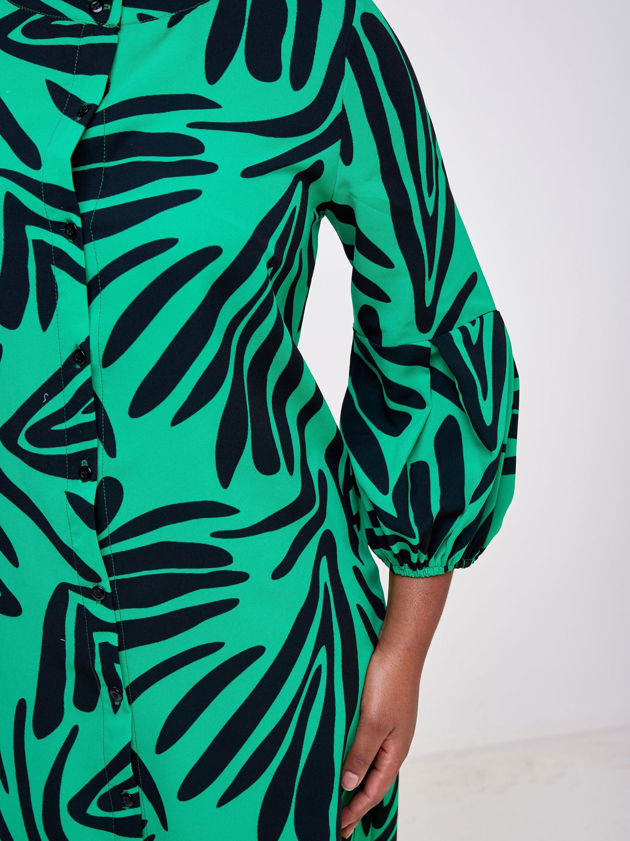 Vivo Imali Bishop Sleeve High Low Knee Length Dress - Green / Black Abstract Print