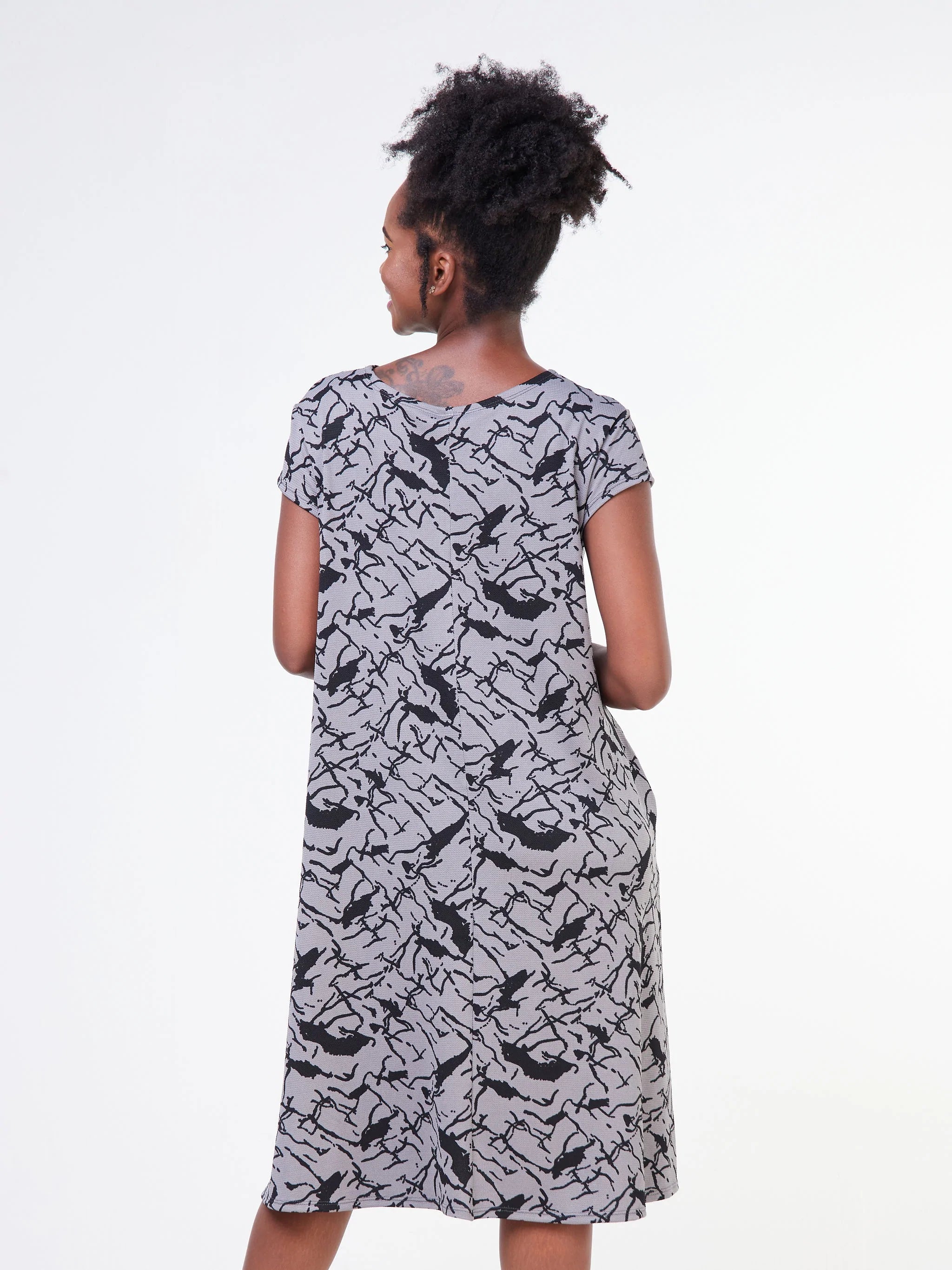 Vivo Jema Cap Sleeve Tent Dress - Grey / Black Abstract Print