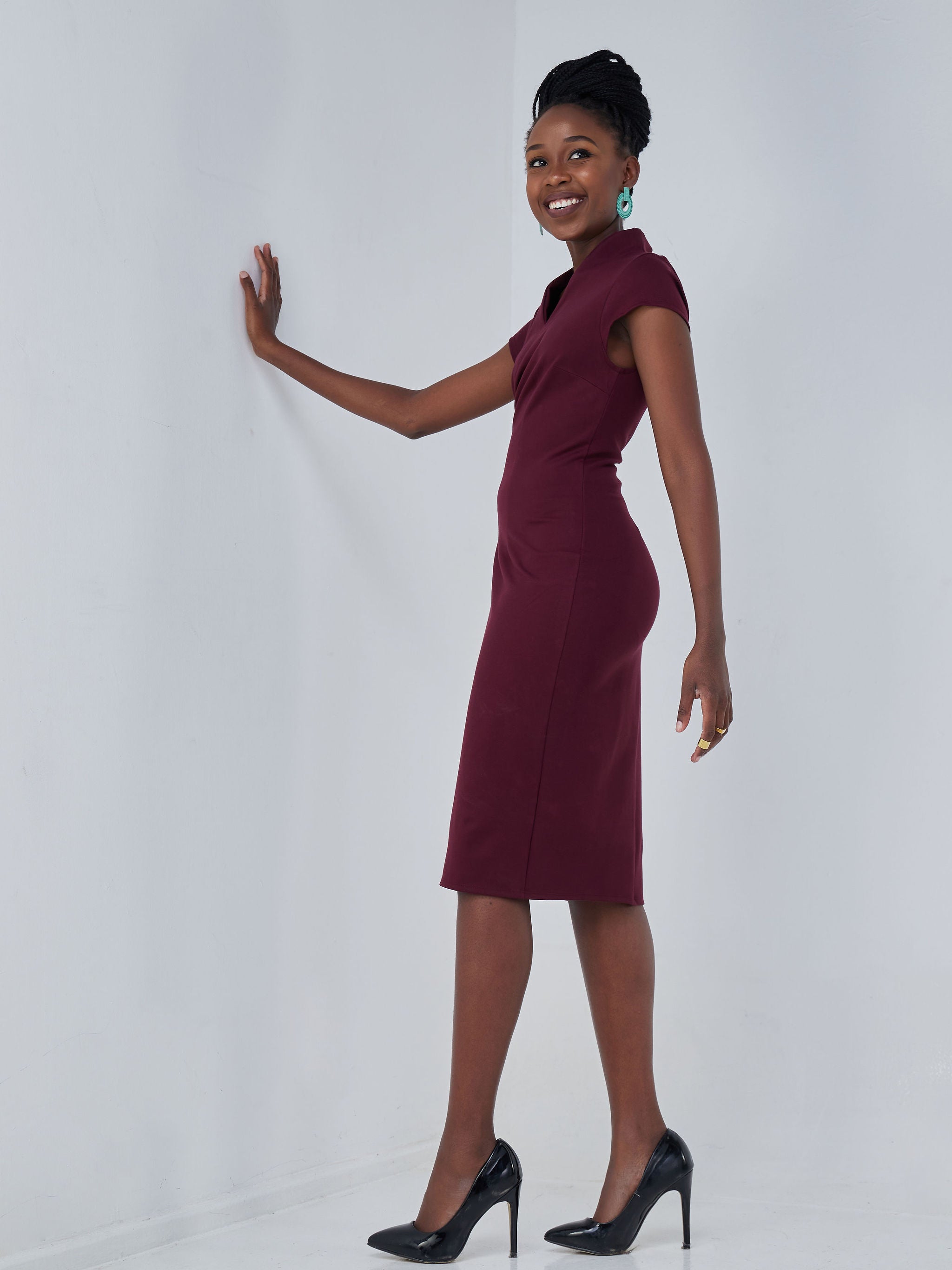 Vivo Zena Cap sleeve Tulip V Neck Sheath Dress - Maroon